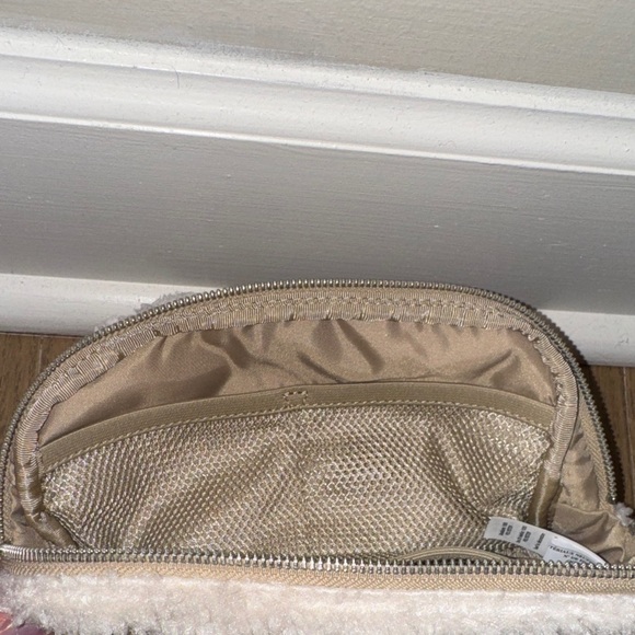 Lululemon everywhere belt bag 1L fleece - Picture 4 of 5